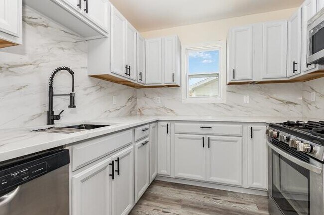 116 S Hammes Ave, Joliet, IL 60436 - photo 5