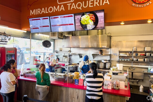 Clarendon Heights residents can get a quick taco on nearby Portola Ave.