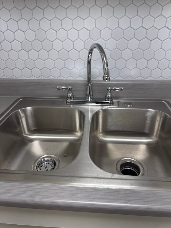 18935 Sherman Way, Los Angeles, CA 91335