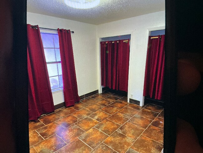 115 W Koenig Ln unit 205, Austin, TX 78751 - photo 2