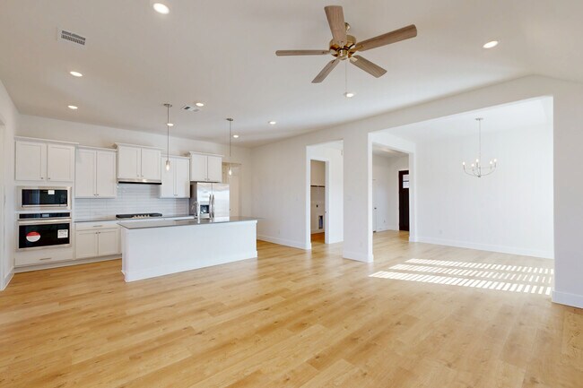 110 Orange Blossom Ct unit 38030744, Mont Belvieu, TX 77535 - photo 2