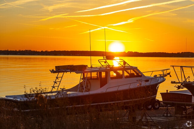 Cambridge sunsets are a short drive west of Rhodesdale along Route 50.