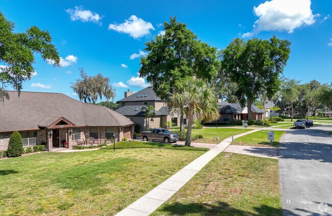 Apopka's streets are lined with beautiful homes and well manicured yards.
