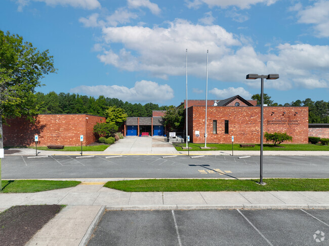 Washington-Henry Elementary School is the home of the Statesmen.