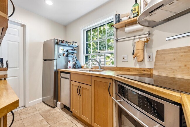 86 W Cedar St, Boston, MA 02114 - photo 6