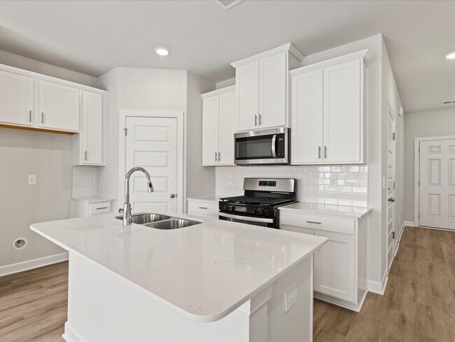 122 Arrow Ct, Greer, SC 29651 - photo 3