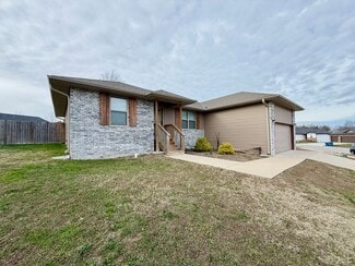 633 S Southgate Dr, Nixa, MO 65714
