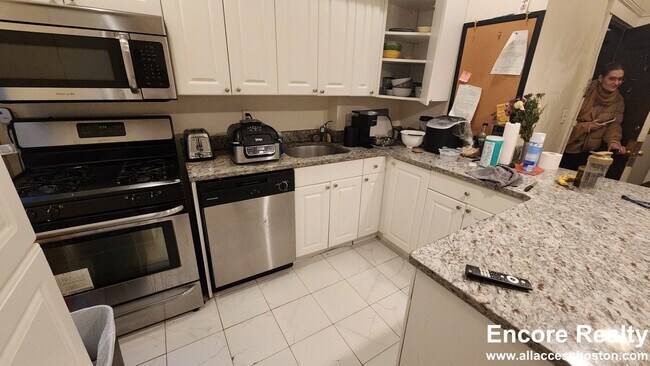 2016 Commonwealth Ave unit 2001 - 5, Brighton, MA 02135 - photo 4