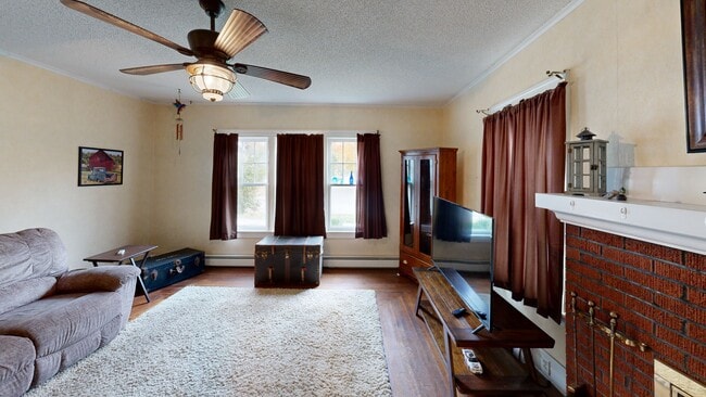 203 E Mechanic St, Yale, MI 48097 - photo 3