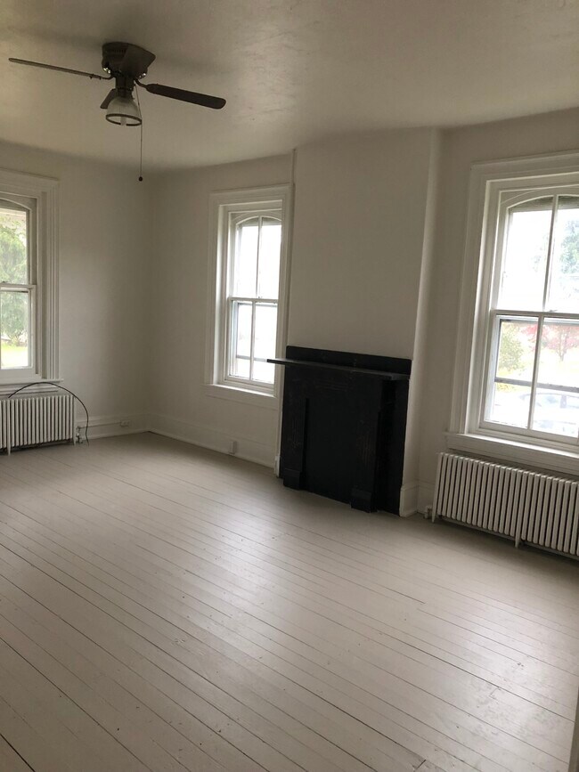 37 Prizer Rd unit 41 Prizer 2nd Floor, Phoenixville, PA 19460 - photo 2