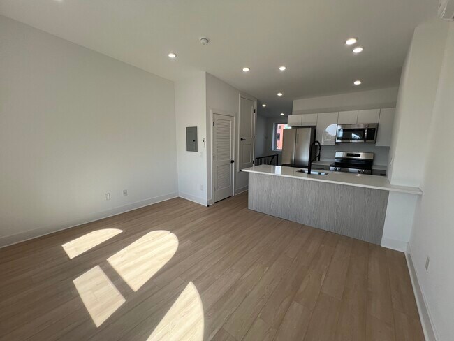 4253 Viola St unit 3, Philadelphia, PA 19104 - photo 3