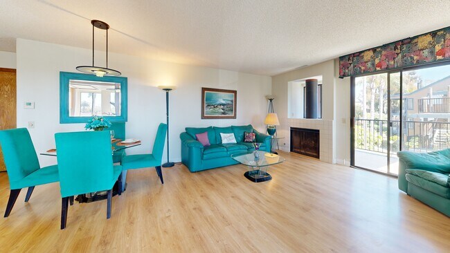 4006 Layang Cir unit E, Carlsbad, CA 92008 - photo 2