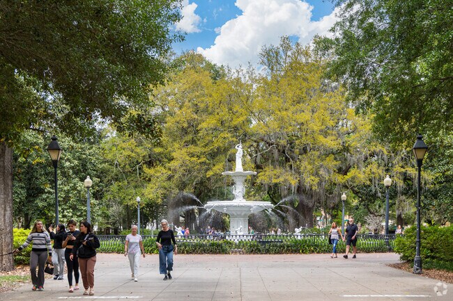 Cloverdale residents enjoy quick access to Forsyth Park in Savannah.