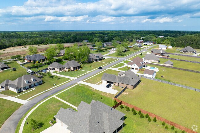 Homes on large lots pepper Union Church neighborhood.