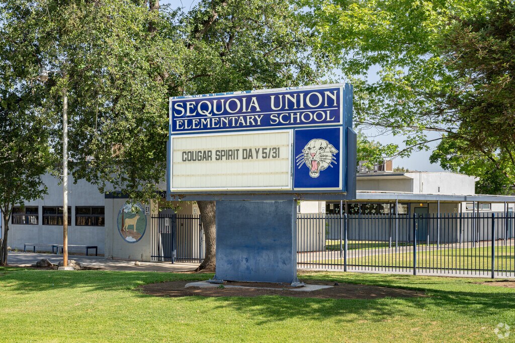 A large marquee at the entrance to Sequoia Union Elementary welcomes students.