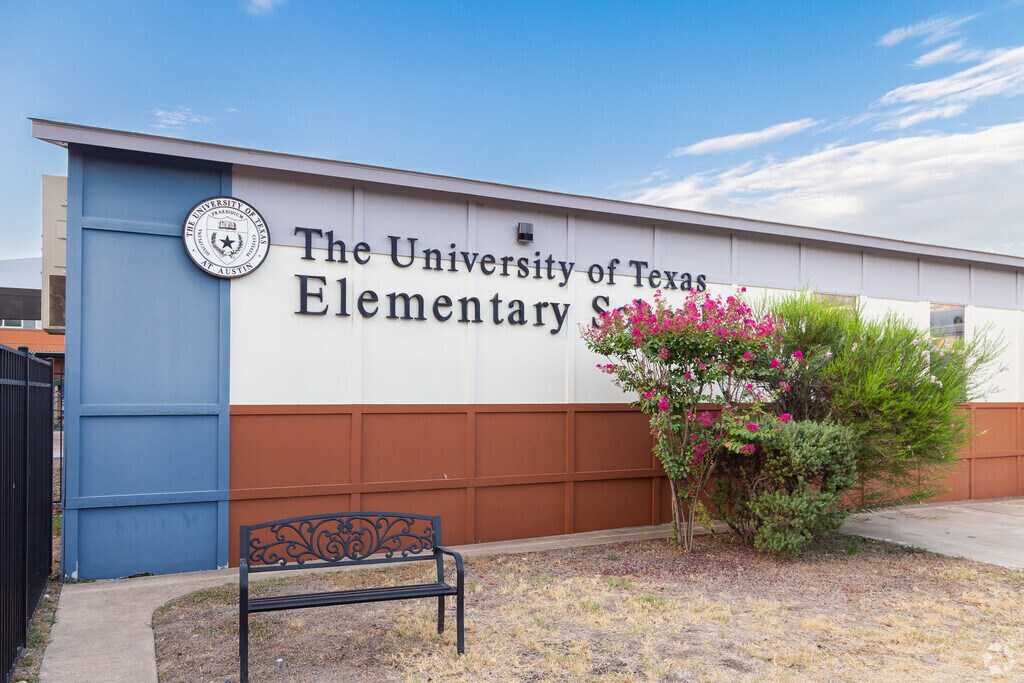 The University of Texas Elementary serves the students of Holly.