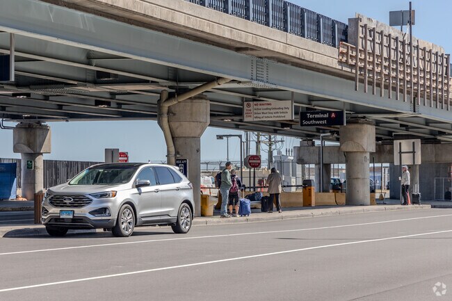You can find also the Bradley Airport in Windsor, CT.