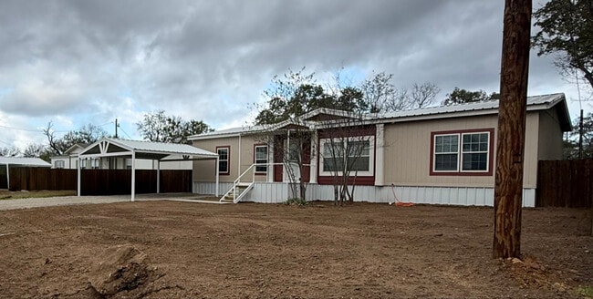 602 SW 21st St, Mineral Wells, TX 76067 - photo 2