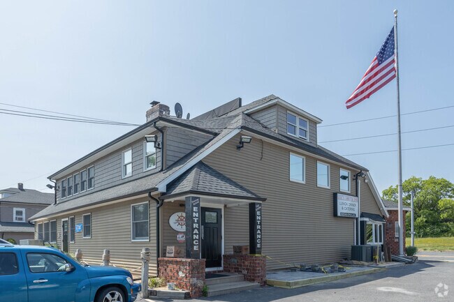 Lulu's Inne in nearby Brightwaters is a local favorite for Steaks, Burgers and Seafood.