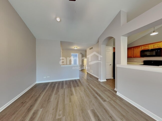 2990 Waters Edge Cir, Aurora, IL 60504 - photo 4