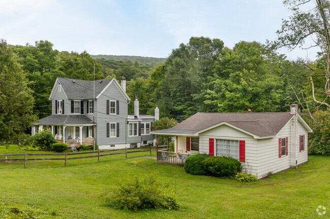 Houses in Pine Hill keep a long distance from each other given the amount of land.