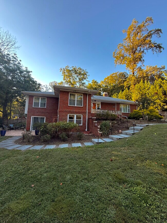 19 Thomas Dr Unit Lower level, Silver Spring, MD 20904