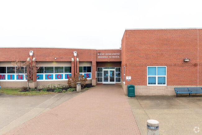 The student population of West Jessamine Middle School is 912 and the school serves 6-8.