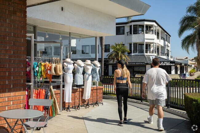 Lots of shops to get clothing at on La Jolla Blvd near La Jolla Alta.