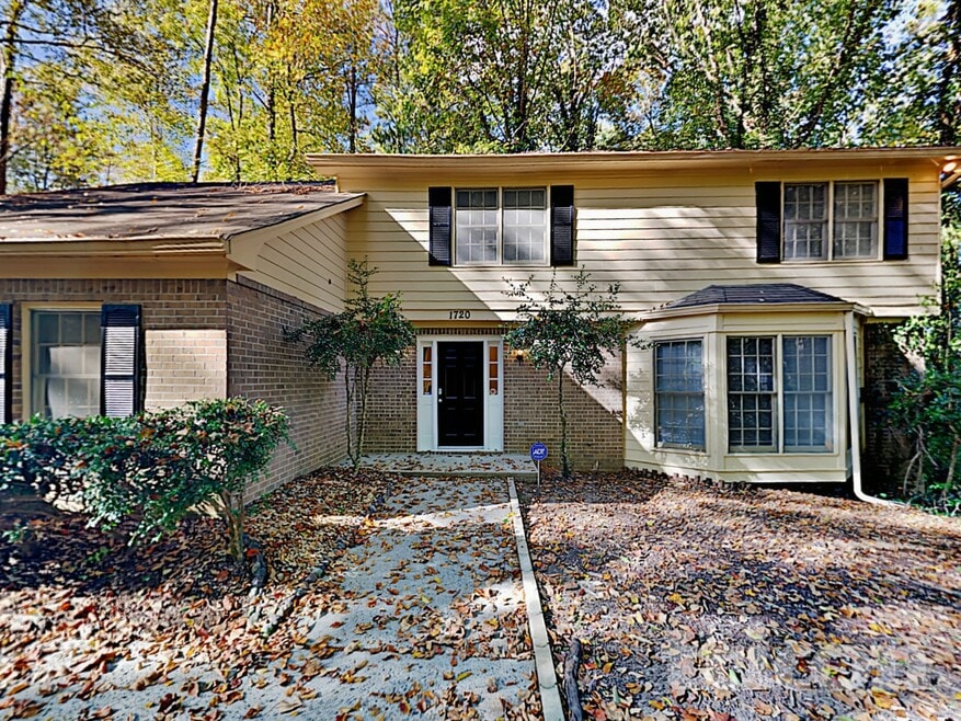 1720 Ridgefield Dr, Roswell, GA 30075 - photo 1