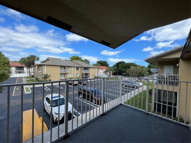 11584 NW 44th St, Coral Springs, FL 33065 - photo 7