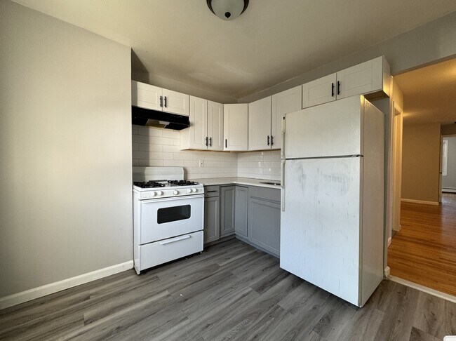 188 Lembeck Ave unit 3, Jersey City, NJ 07305 - photo 3