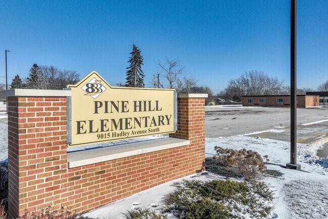 Pine Hill Elementary School is located in Cottage Grove, MN.