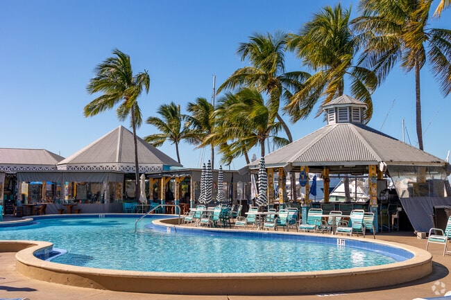 Tropical vibes and relaxed atmosphere that you can expect when you visit Key West.