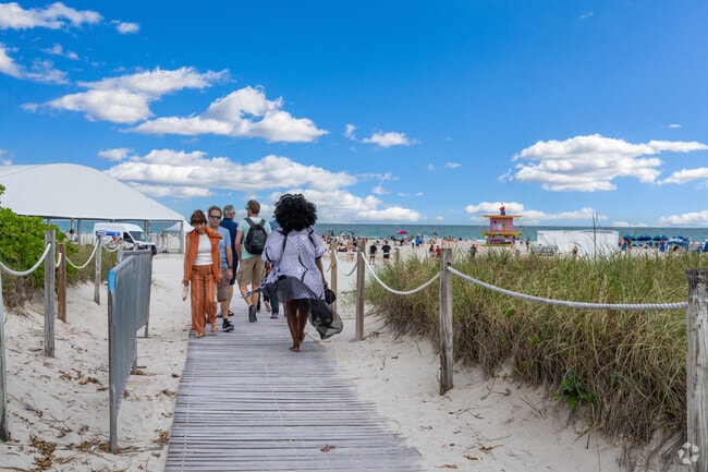 Miami Beach offer easy beach access for the residents and visitors to enjoy the day out there.