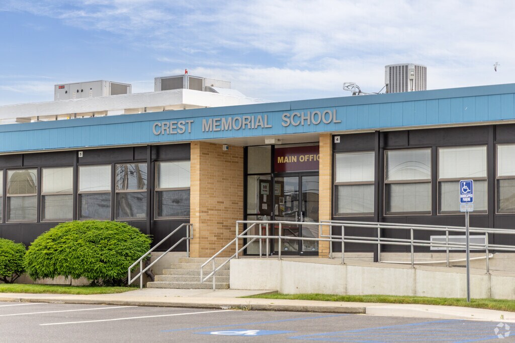 Crest Memorial School offers Pre K -8th.