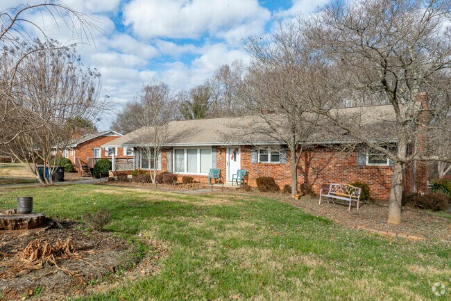 Large yards and quiet streets make Stonebridge-Rollinghills highly sought after.