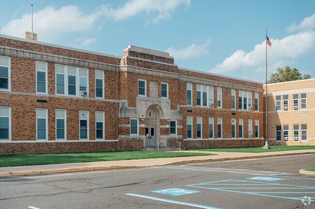 Gantner Avenue School in Elmwood Park, NJ boasts a low student-teacher ratio of 11 to 1.