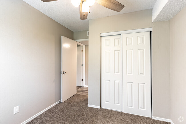 2BR, 2BA - 800SF