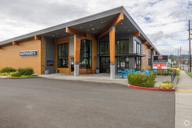 Maynard's restaurant offers delectable main dishes and dessert in Silverdale WA.