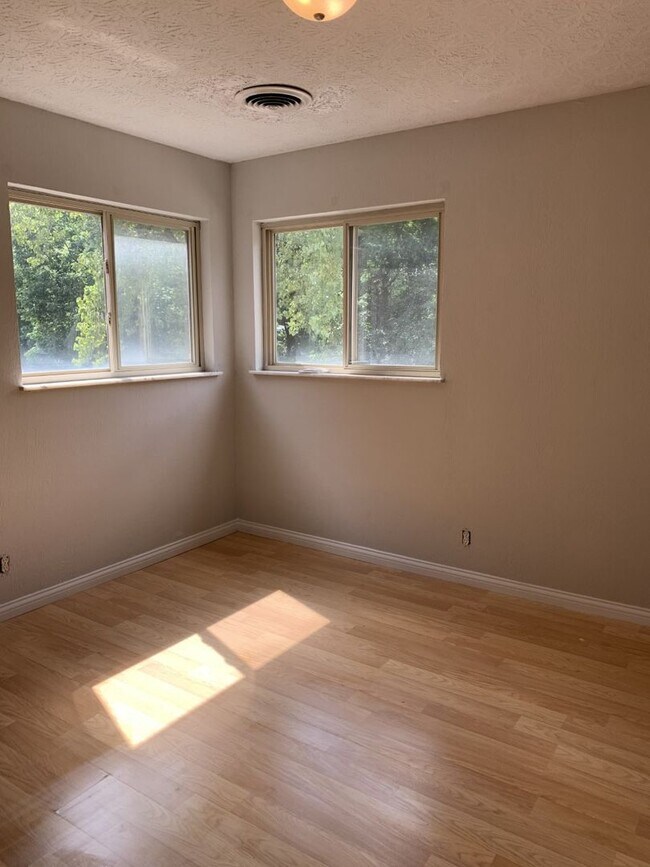 551 Lowell Ave unit 551-02, Cincinnati, OH 45220 - photo 3