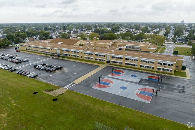 Island Trees Middle School in Levittown has 675 students in grades 5-8 with a ratio of 10 to 1.