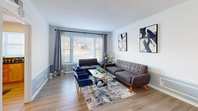 8111 Roxburgh Dr unit 1NE, Saint Louis, MO 63105 - photo 2