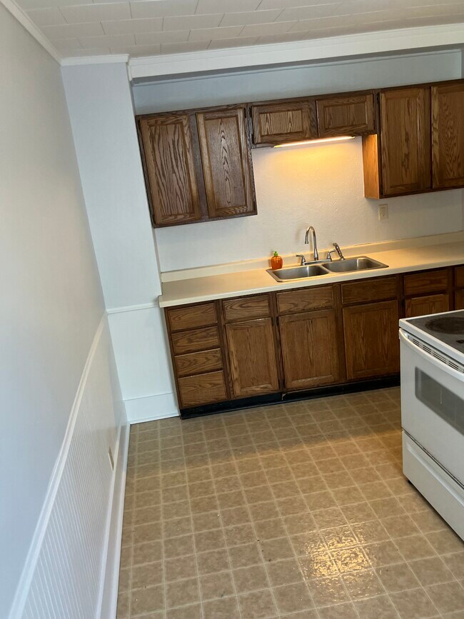 327 5th Ave unit APARTMENT 2, Baraboo, WI 53913 - photo 6