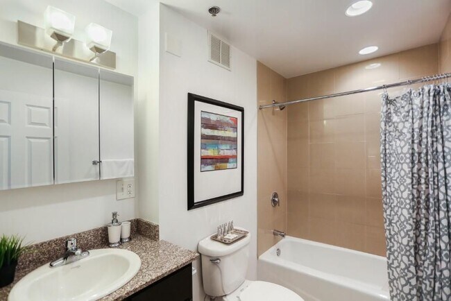 Uptown Regency - 5050 N Sheridan Rd, Chicago, IL 60640 - photo 7