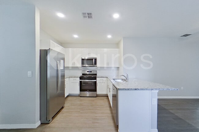 32013 Katelin Cir, Leesburg, FL 34748 - photo 4