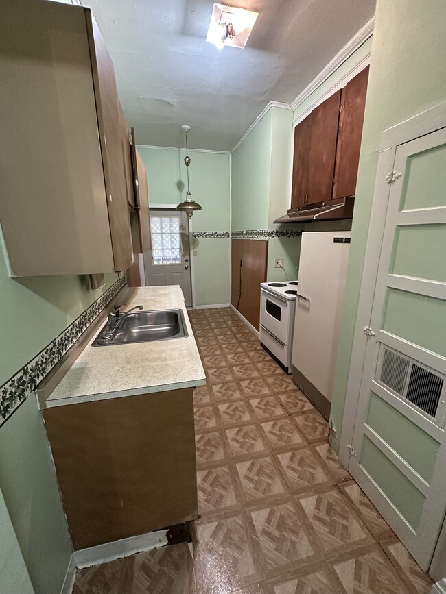 926 Diamond Park unit 2nd Floor One Bedroo, Meadville, PA 16335 - photo 6