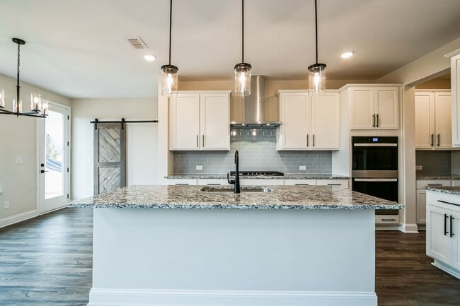 370 Red Wood Ln, Hoschton, GA 30548 - photo 4