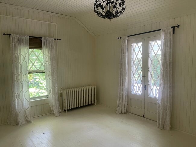 living room (unfurnished)