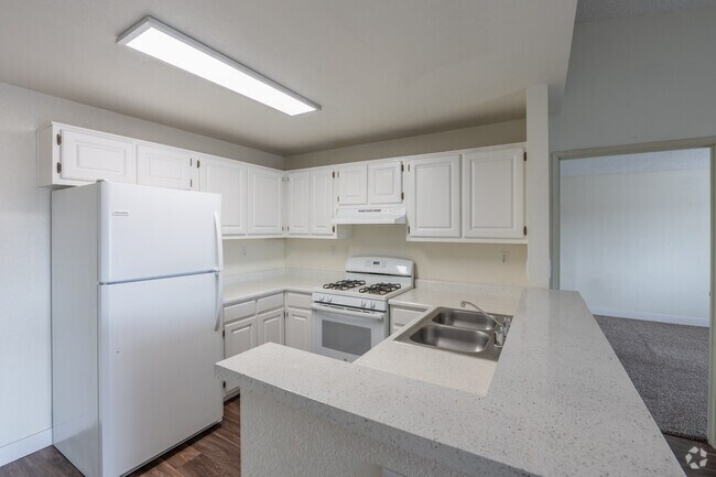 2BR, 2BA - 1128SF - Kitchen