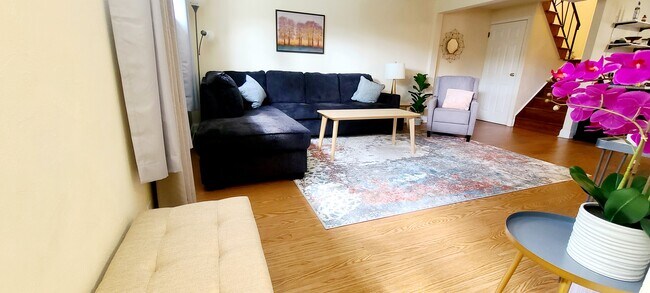 496 Lawnview Dr unit 496 Lawnview Dr Apt, Morgantown, WV 26505 - photo 4